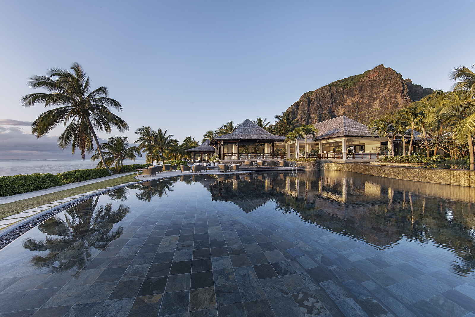 LUX Le Morne: Poolbereich LUX Le Morne: Poolbereich