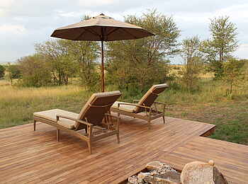 Sayari Camp: Erwaeitertes Deck in der Honeymoon Suite Sayari Camp: Erwaeitertes Deck in der Honeymoon Suite
