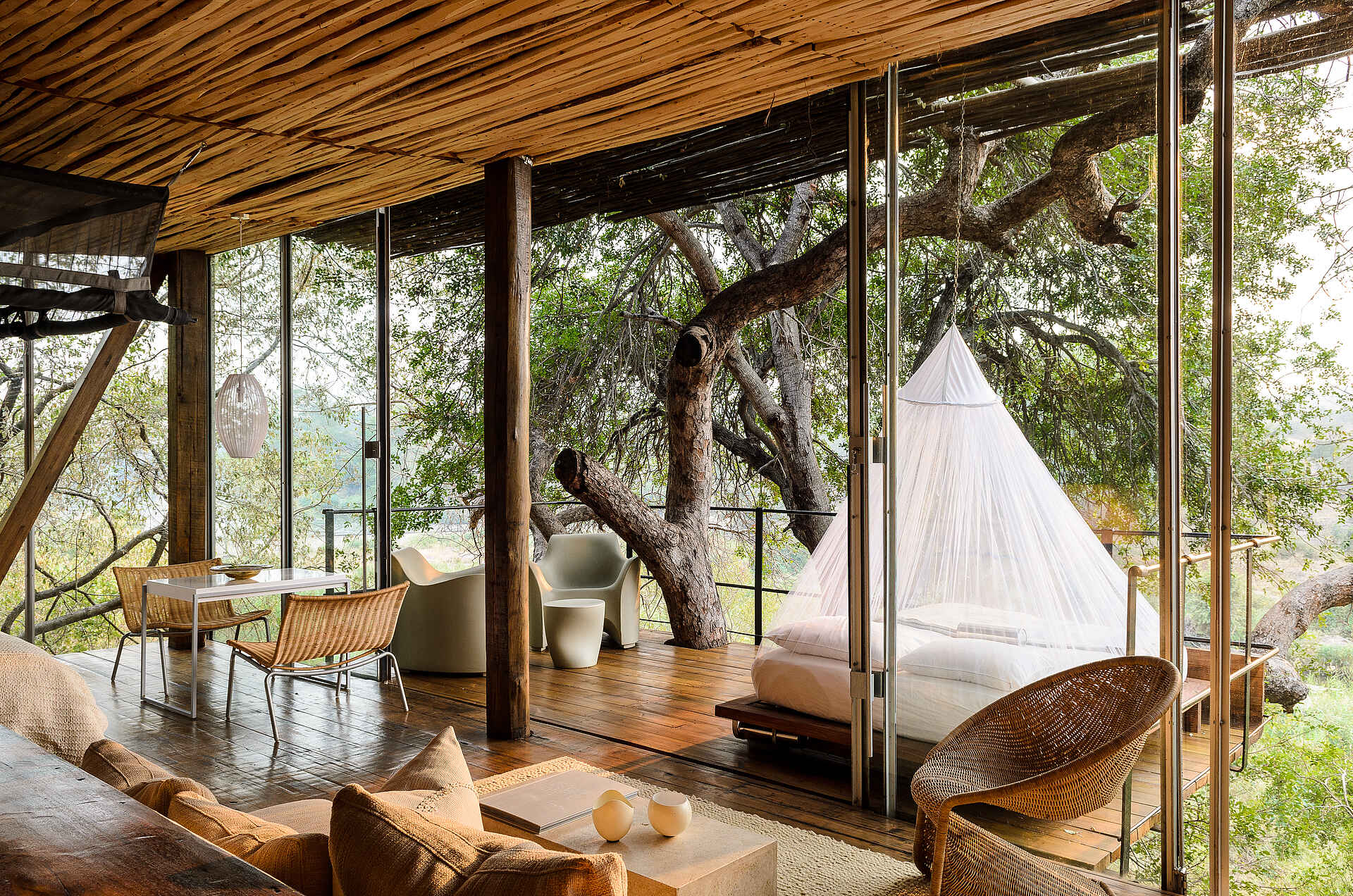krüger nationalpark, singita, singita lebombo lodge, veranda der gästelodge, afrikarma, afrikarma safaris, afrikarma safaris - wildnis. hautnah., afrikarma.de
