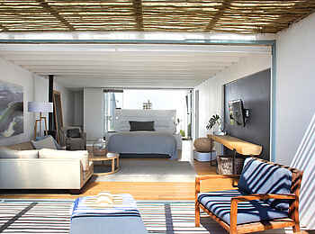 Strandloper Ocean Boutiquehotel: Ocean Suite Bett