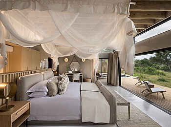 Lion Sands River Lodge: Seitenansicht Schlafzimmer