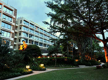 Nairobi Serena Hotel: Rückwärtige Ansicht vom Hauptgebäude