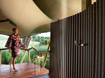 Somalisa Camp: Außendusche Somalisa Camp: Außendusche