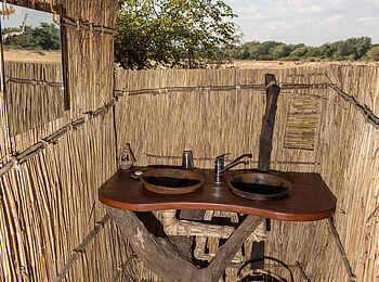 Takwela Camp: Waschtisch Takwela Camp: Waschtisch