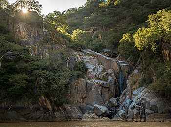 Changa Safari Camp: Besuch des Sanyati Gorge Wasserfalls Changa Safari Camp: Besuch des Sanyati Gorge Wasserfalls