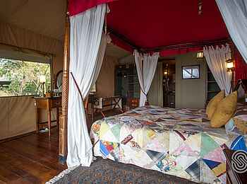 Kirawira Serena Camp: Doppelbett mit Moskitonetz