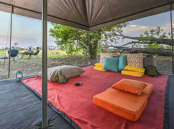 Kweene River Camp: Lounge mit Aussicht