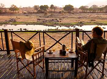 Ruaha River Lodge: Frühstück am Fluss Ruaha River Lodge: Frühstück am Fluss