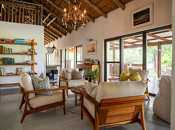 Siviti Timbavati Plains Lodge: Die Lounge in des Homesteads Siviti Timbavati Plains Lodge: Die Lounge in des Homesteads