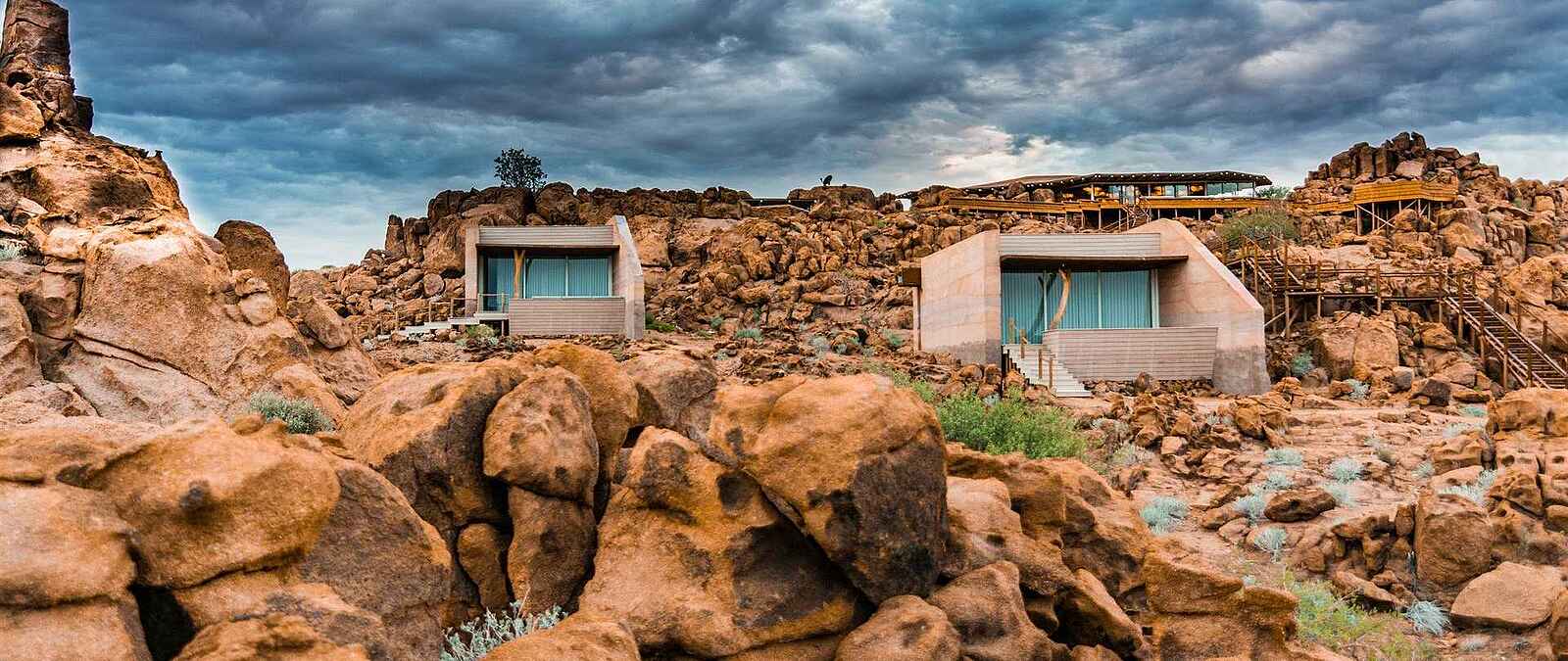 Sorris Sorris Lodge: Lage der Lodge zwischen Felsen Sorris Sorris Lodge: Lage der Lodge zwischen Felsen