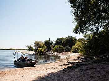 Camp Kuzuma: Motorbootexkursion Camp Kuzuma: Motorbootexkursion