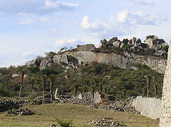 Great Zimbabwe: Blick zu den Bergruinen Great Zimbabwe: Blick zu den Bergruinen