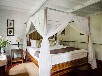 Mt. Meru Game Lodge: Doppelbett und Moskitonetz