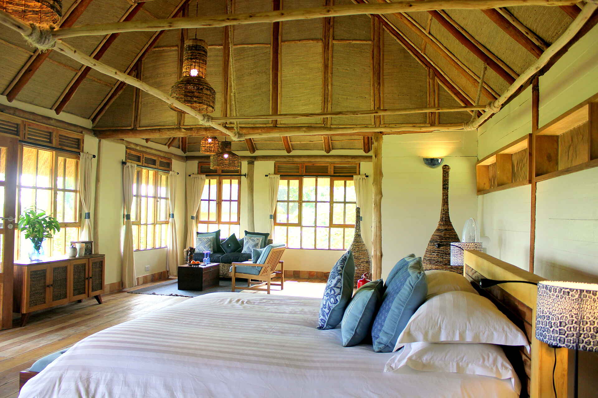 Volcanoes Kyambura Gorge Lodge: Cottage-Interieur