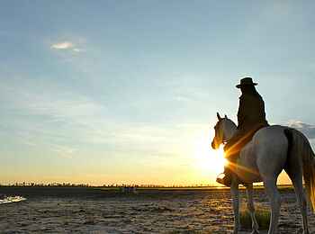 Camp Kalahari: Ritt in den Sonnenuntergang