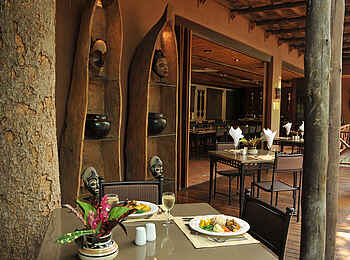 Chobe Marina Lodge: Tischlein deck dich