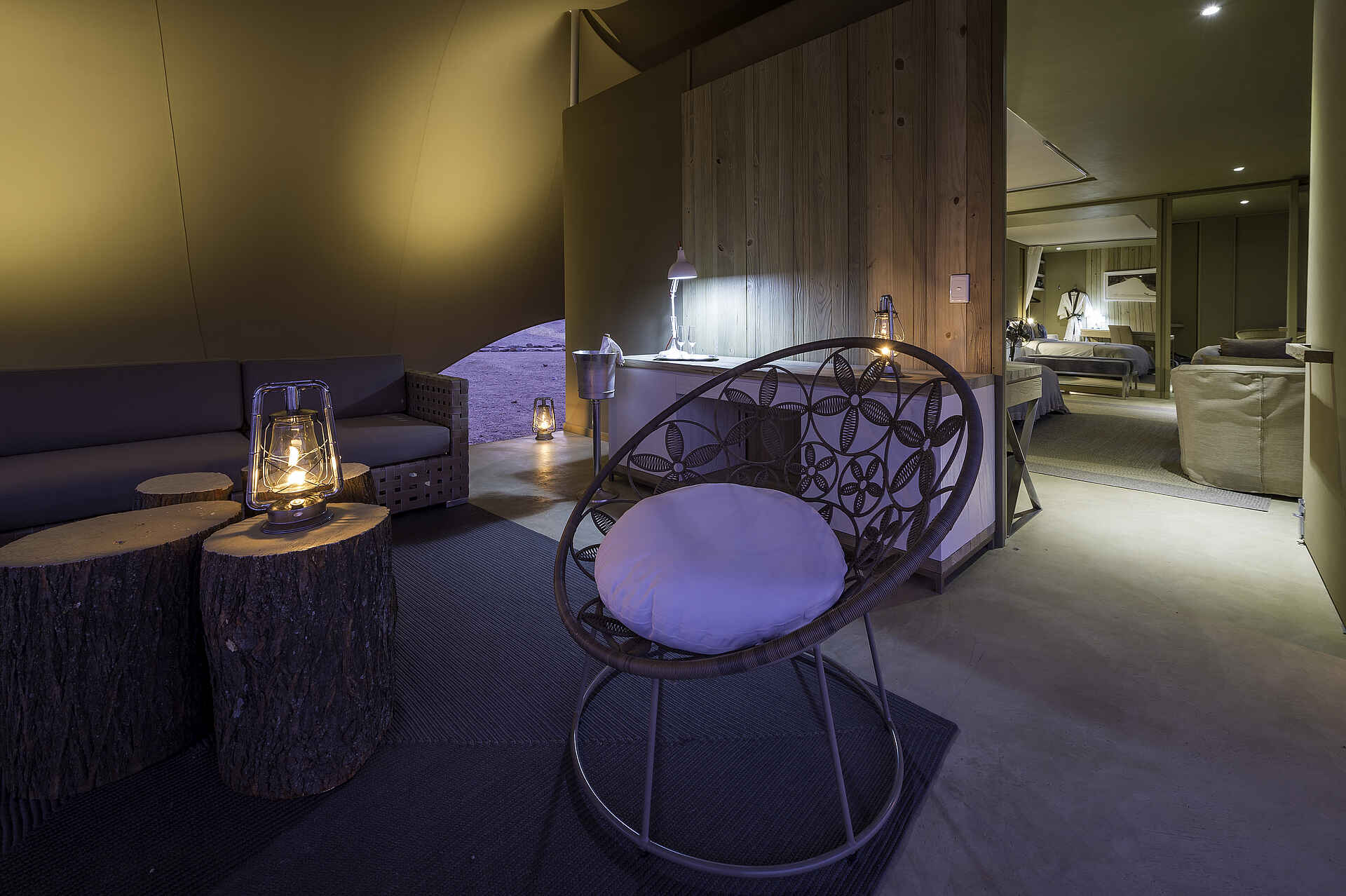 4 cs, africa, afrika, damaraland, desert-adapted, elefant, elefanten, hoanib, hoanib river, hoanib skeleton coast camp, kakaoveld, löwe, löwen, luxus, nachhaltigkeit, namibia, nordwestnamibia, northwestern namibia, palmwag konzession, palwag concession, reise, reisen, reiseveranstalter, safari, skeleton coast, skeleton coast camp, skeleton coast national park, skeleton coast nationalpark, skelettküste, southern africa, spitzmaulnashorn, südliches afrika, Urlaub, wilderness safaris, wüste, wüstenelefant, wüstenlöwen, einrichtung, gästeunterkunft, gästezelt, guest building, guest facilities, interieur, unterkunft, zelt