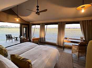 Karangoma Camp: Blick aus der Gästeunterkunft Karangoma Camp: Blick aus der Gästeunterkunft