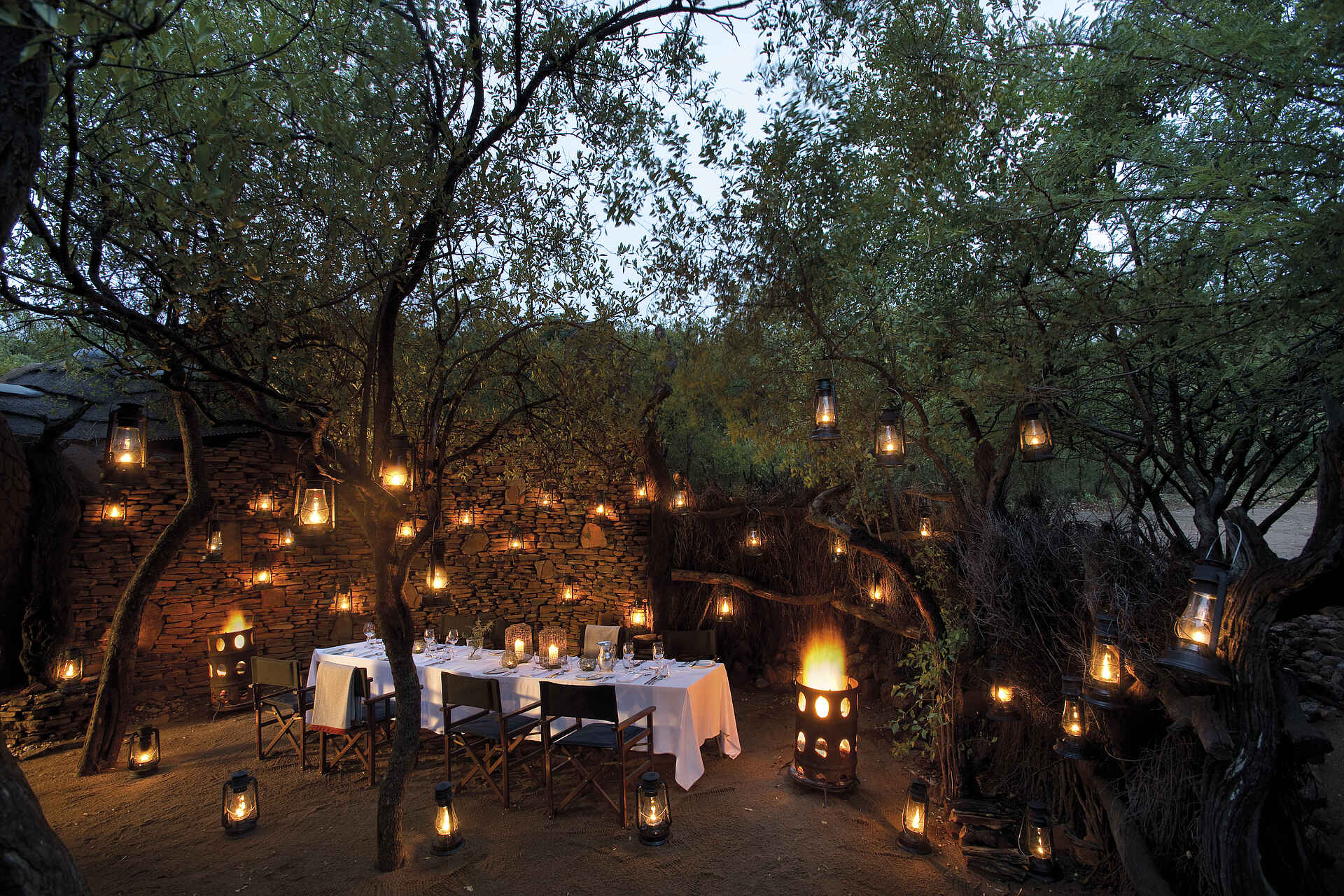 Madikwe Safari Lodge Lelapa: Boma big 5, madikwe game reserve, madikwe safari lodge lelapa, onelife more, südafrika, boma, afrikarma, afrikarma safaris, afrikarma safaris - wildnis. hautnah., afrikarma.de