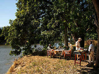 Mara River Camp: Lunch am Fluss Mara River Camp: Lunch am Fluss