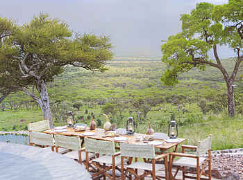 Melia Serengeti Lodge: Dinner unter freiem Himmel Melia Serengeti Lodge: Dinner unter freiem Himmel