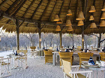 Mushara Bush Camp: Lichtgeflutete Lounge