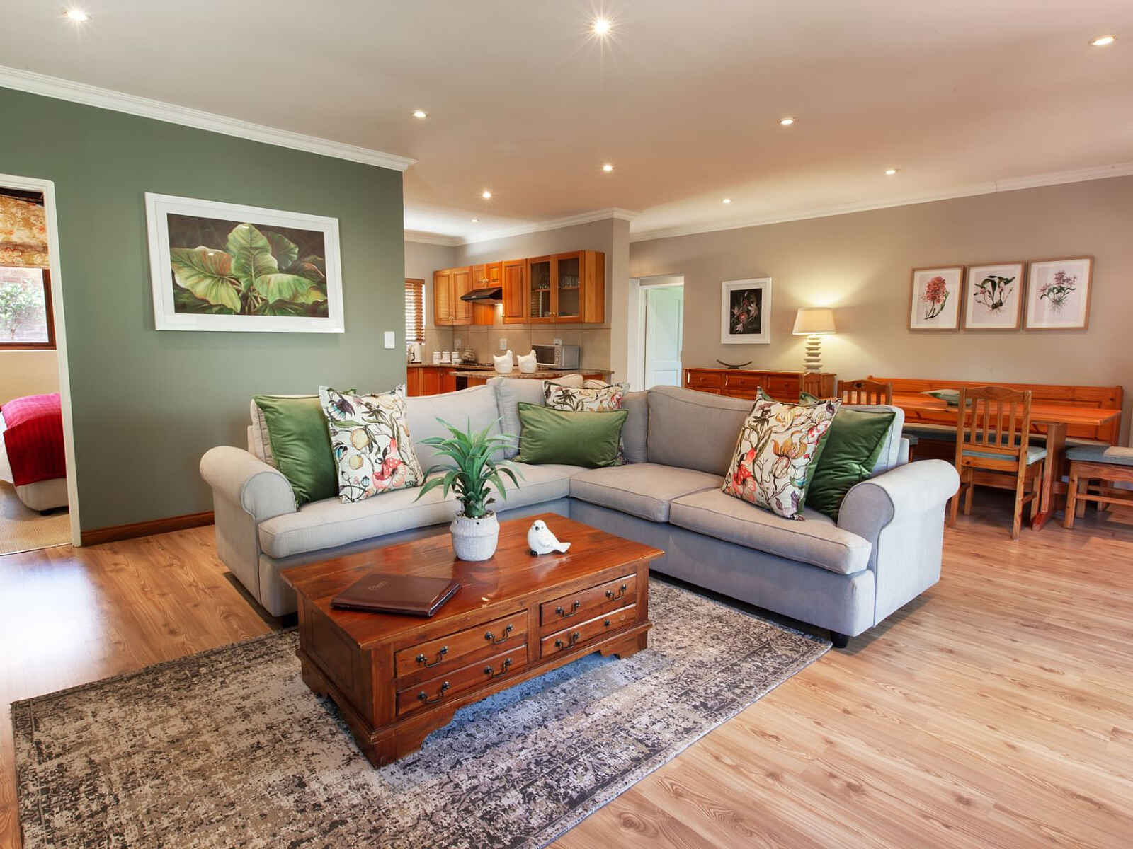 Oliver's: Family House Oliver's: Family House