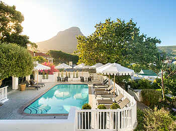 One Kensington Boutique Hotel: Blick auf den Poolbereich