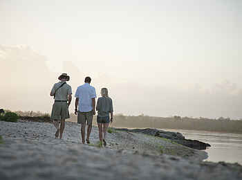 Sand Rivers Selous: Wanderung am Fluss