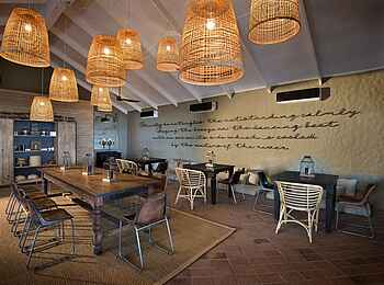 Bumi Hills Safari Lodge: Speisesaal Bumi Hills Safari Lodge: Speisesaal