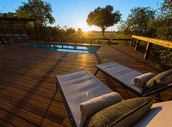 Splash Camp: Morgenlicht am Swimming Pool