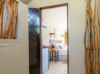 Taleni Etosha Village: Blick vom Badezimmer Taleni Etosha Village: Blick vom Badezimmer