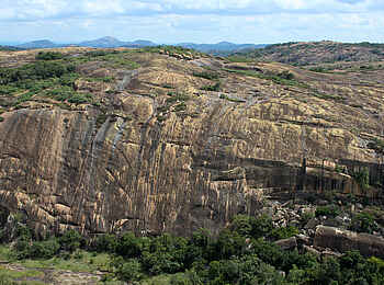 Big Cave Camp: Vielfältige Landschaft