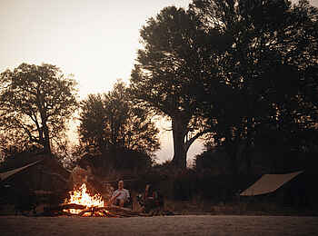 Charlie Ruaha Safari Camp: Entspannen am Feuer