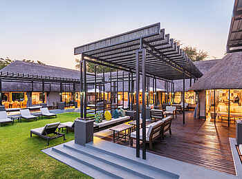 Chobe Water Villas: Sonnenliegen