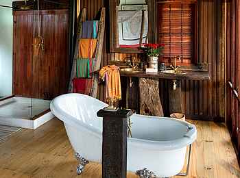 Khayelitshe House: Freistehende Badewanne Khayelitshe House: Freistehende Badewanne