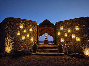 Laba Grumeti Art Lodge: Der Eingang zur Lodge