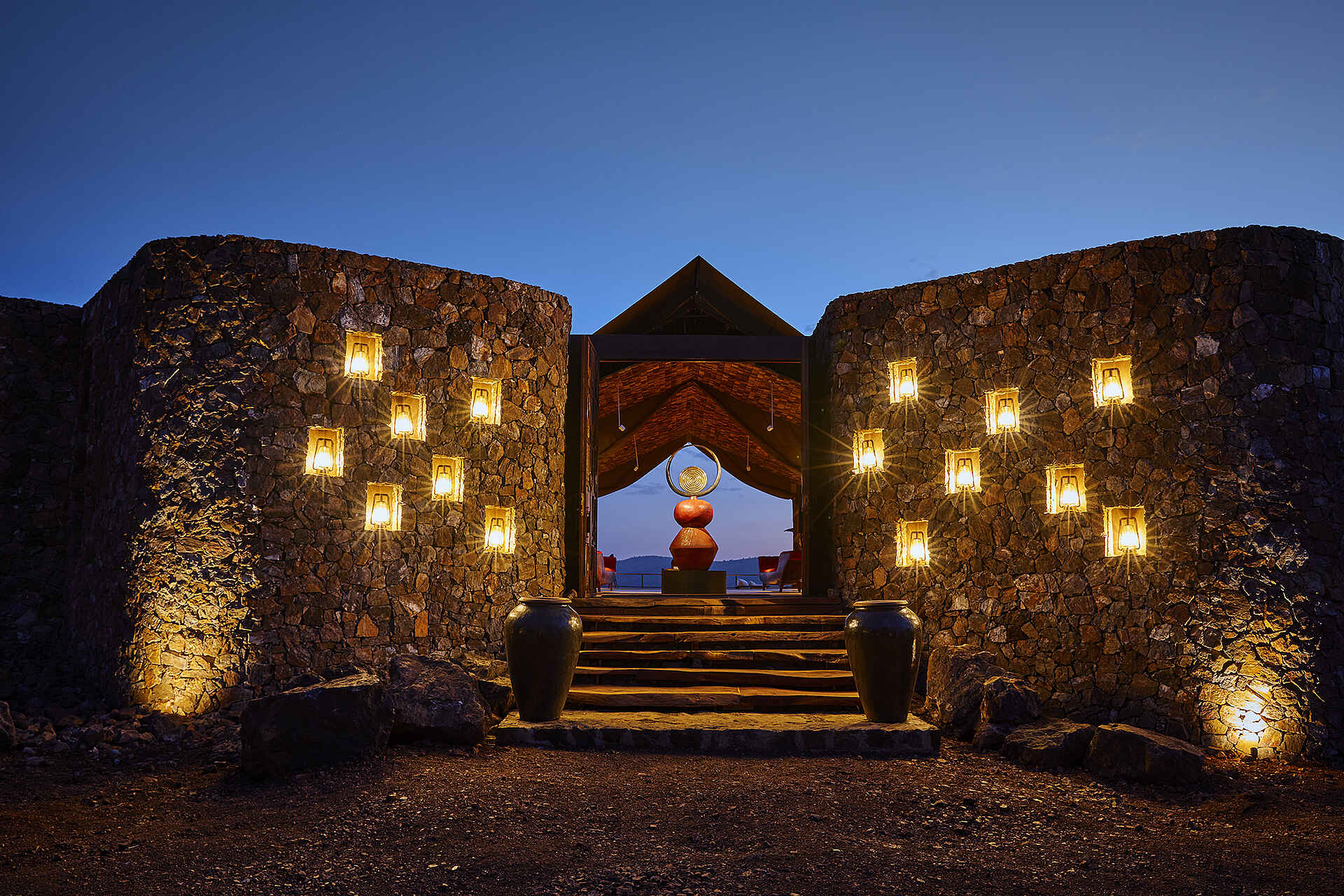 Laba Grumeti Art Lodge: Der Eingang zur Lodge Laba Grumeti Art Lodge: Der Eingang zur Lodge