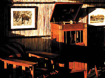 Nsefu Camp: Grammophon