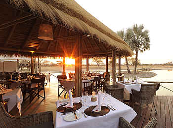 Onguma Bush Camp: Esstische im Freien