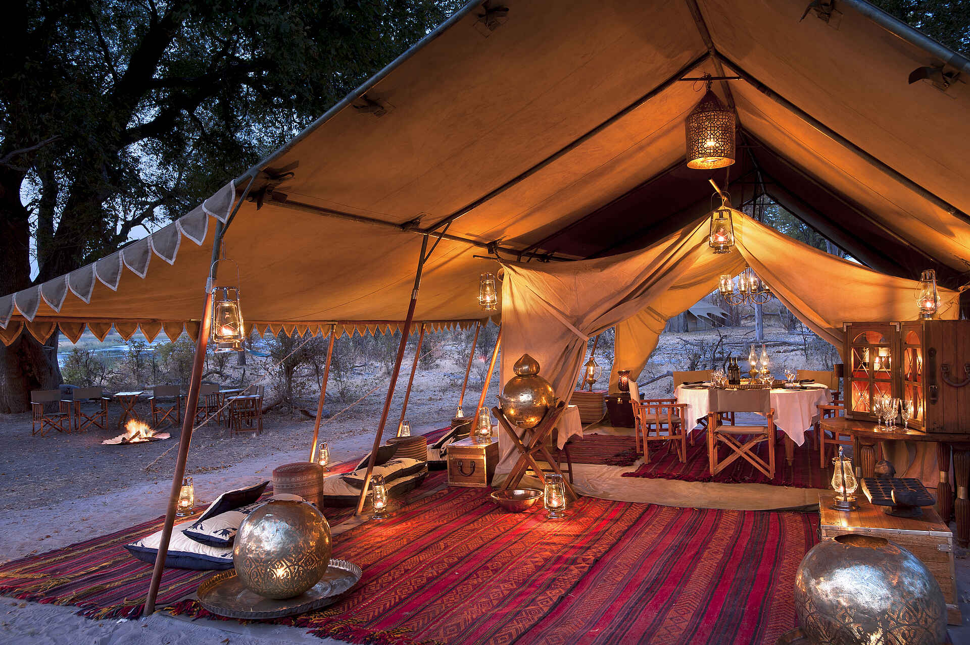 Selinda Explorers Camp: Abendliche Beleuchtung