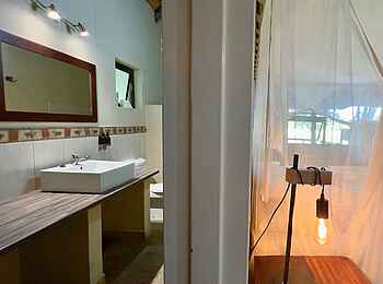 Shametu River Lodge: Das Bad