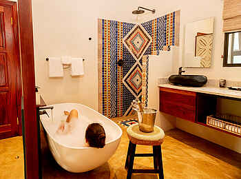 Shongwe Lookout Lodge: Deluxe Room Bad