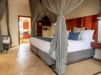Shongwe Oasis Lodge: Deluxe Triple Room Doppelbett
