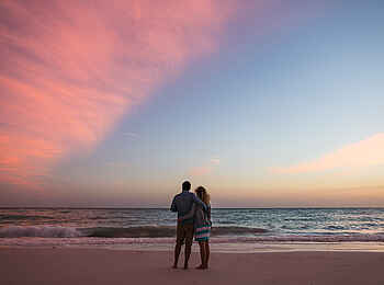 The Manta Resort: Farbspiele am Himmel The Manta Resort: Farbspiele am Himmel