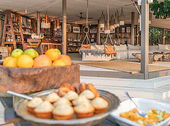 Time + Tide Chinzombo: Bar und Lounge