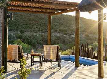 Great Fish River Lodge: Gästeterrasse mit Pool