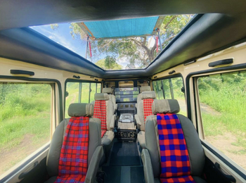 Lemala Osonjoi Lodge: Innenraum des Pirschfahrzeugs Lemala Osonjoi Lodge: Innenraum des Pirschfahrzeugs