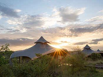 Mahali Mzuri: Sonnenuntergang über den Zeltsuiten