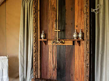 Mara Nyika Camp: Die Dusche im Gästezelt